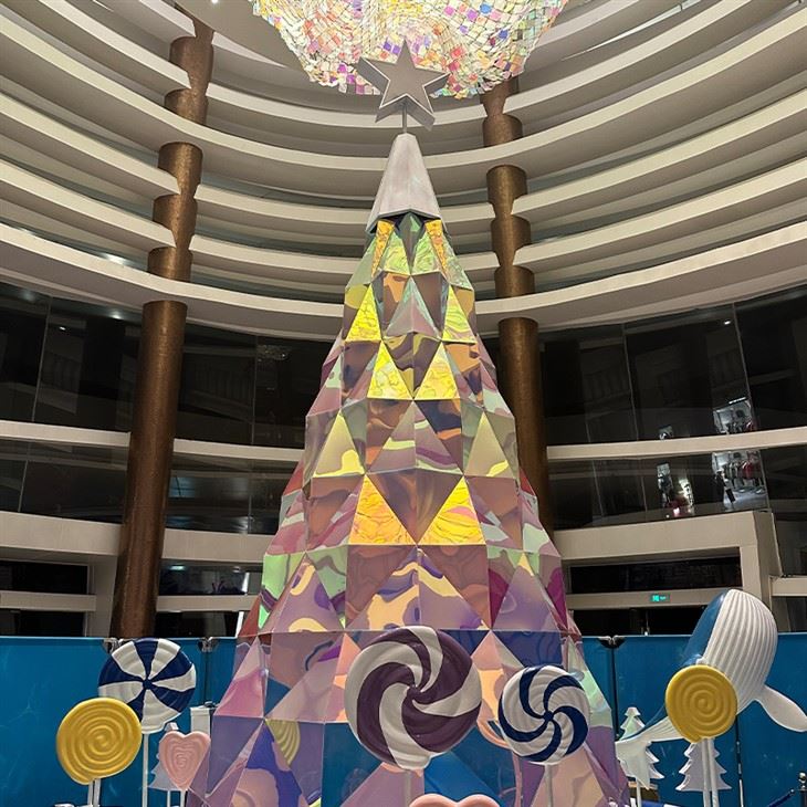 shopping mall christmas tree