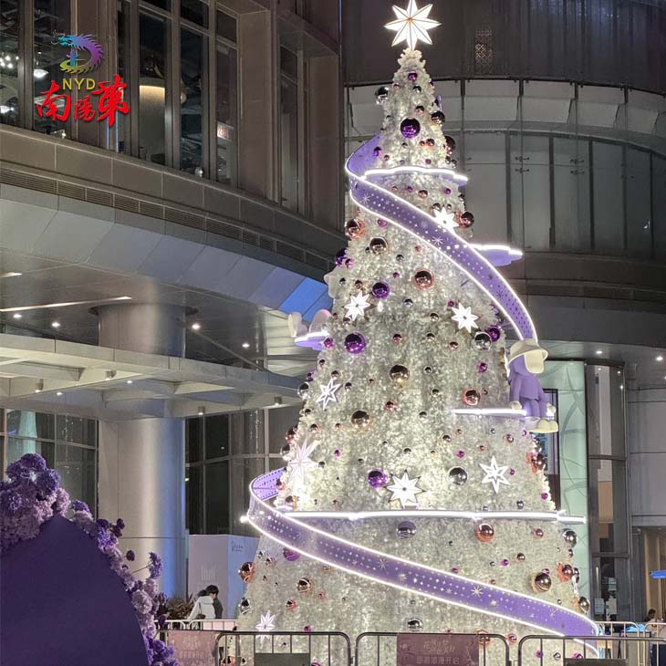 30 Foot Outdoor Christmas Tree