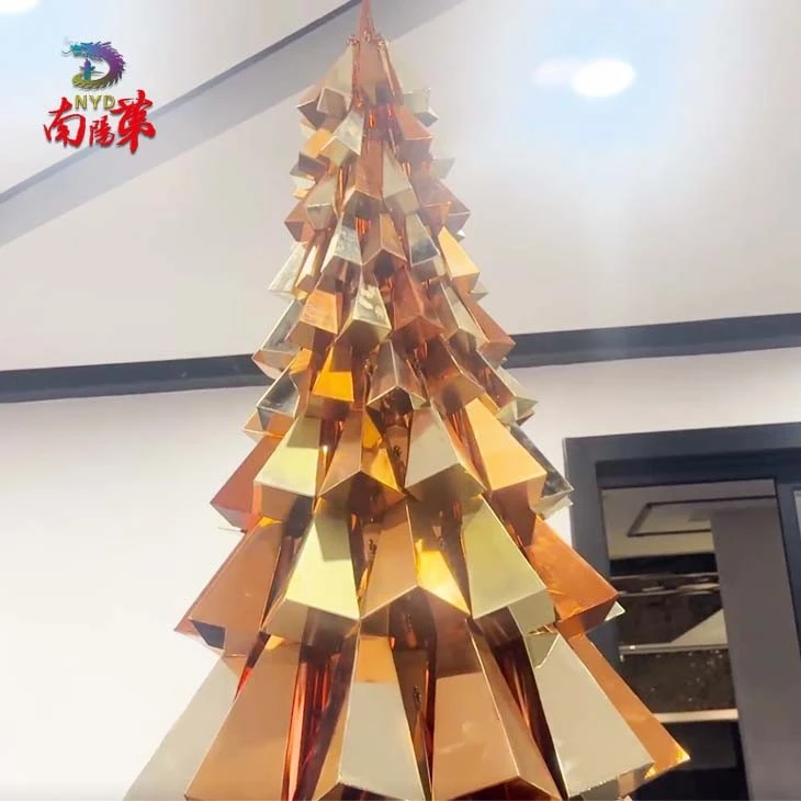 China Large Commercial Cone Artificial Christmas Tree